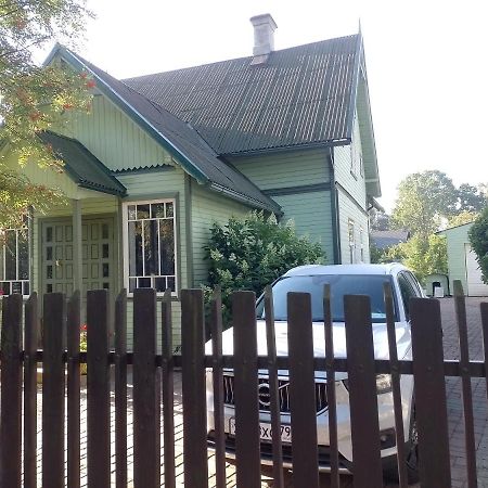 House, Garden & Sauna. Free Parking. Train Stop-200 M. Sea-1 Km. Jurmala Ngoại thất bức ảnh