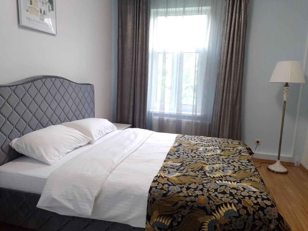 House, Garden & Sauna. Free Parking. Train Stop-200 M. Sea-1 Km. Jurmala Ngoại thất bức ảnh