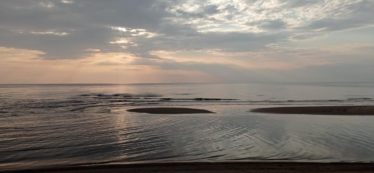 House, Garden & Sauna. Free Parking. Train Stop-200 M. Sea-1 Km. Jurmala Ngoại thất bức ảnh