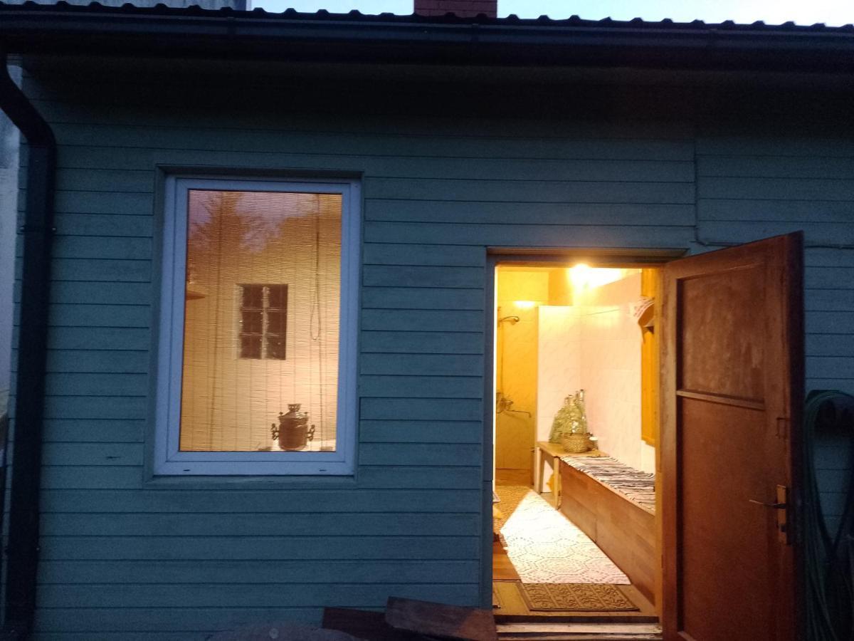 House, Garden & Sauna. Free Parking. Train Stop-200 M. Sea-1 Km. Jurmala Ngoại thất bức ảnh