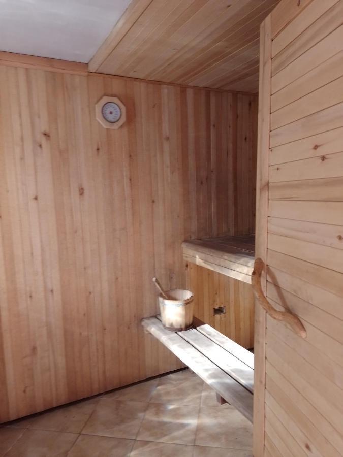 House, Garden & Sauna. Free Parking. Train Stop-200 M. Sea-1 Km. Jurmala Ngoại thất bức ảnh