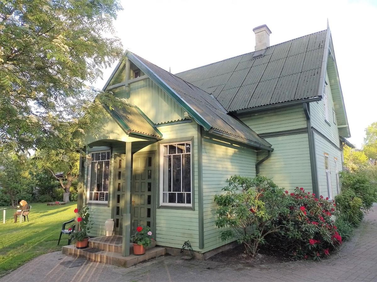 House, Garden & Sauna. Free Parking. Train Stop-200 M. Sea-1 Km. Jurmala Ngoại thất bức ảnh