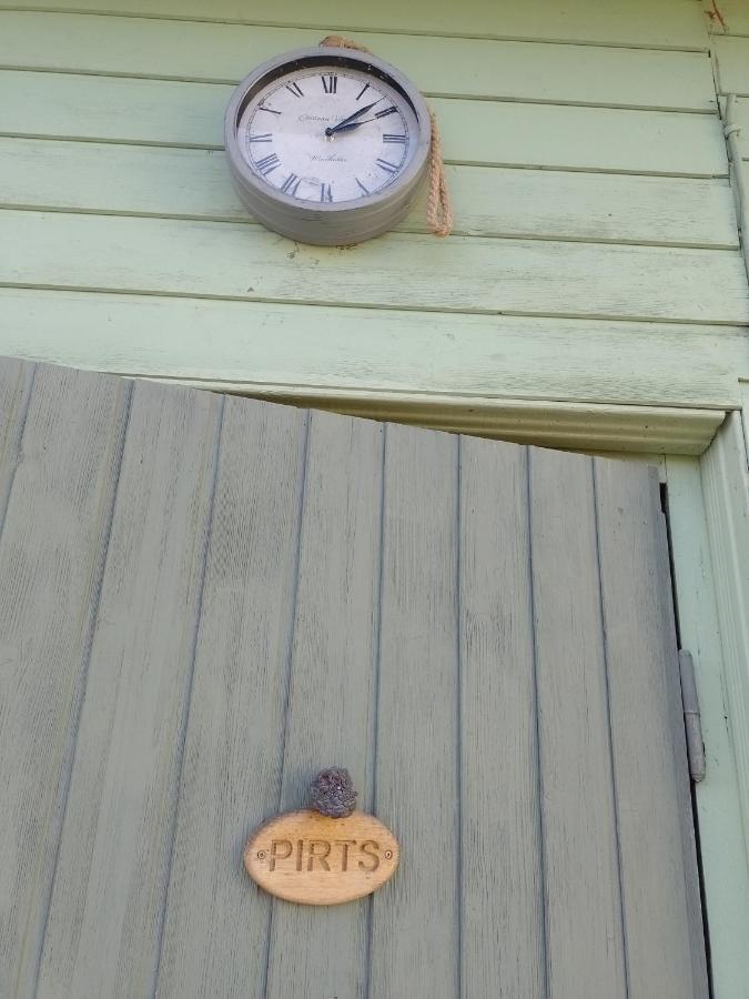 House, Garden & Sauna. Free Parking. Train Stop-200 M. Sea-1 Km. Jurmala Ngoại thất bức ảnh
