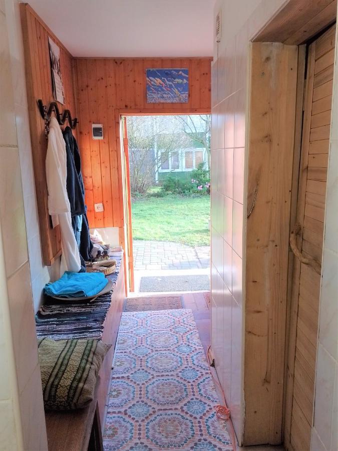 House, Garden & Sauna. Free Parking. Train Stop-200 M. Sea-1 Km. Jurmala Ngoại thất bức ảnh