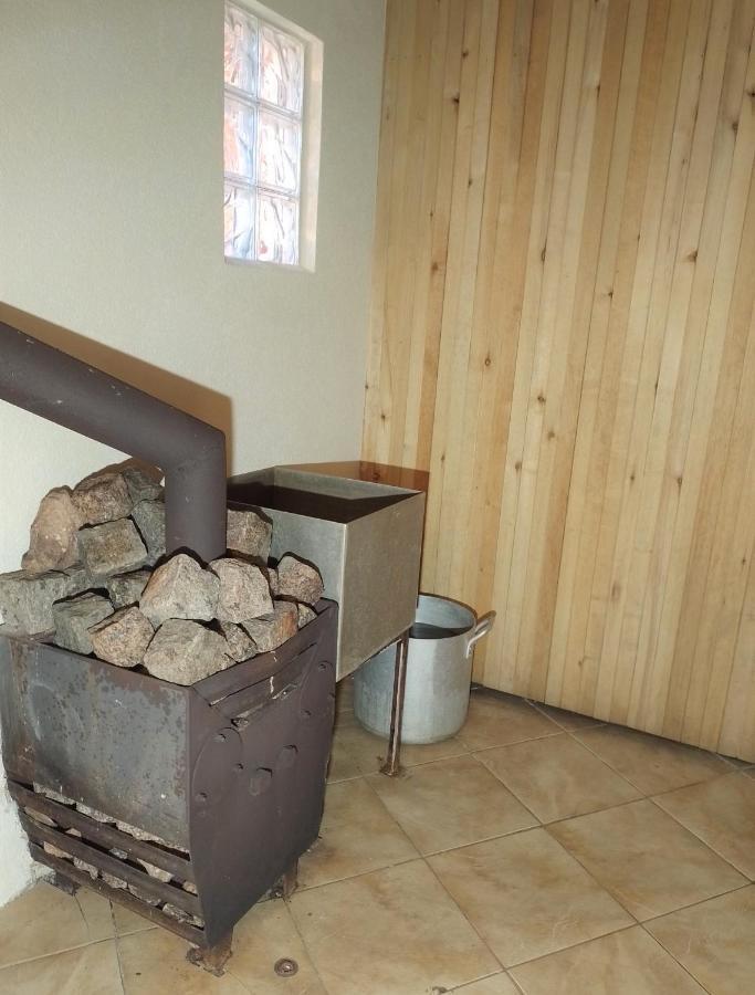 House, Garden & Sauna. Free Parking. Train Stop-200 M. Sea-1 Km. Jurmala Ngoại thất bức ảnh