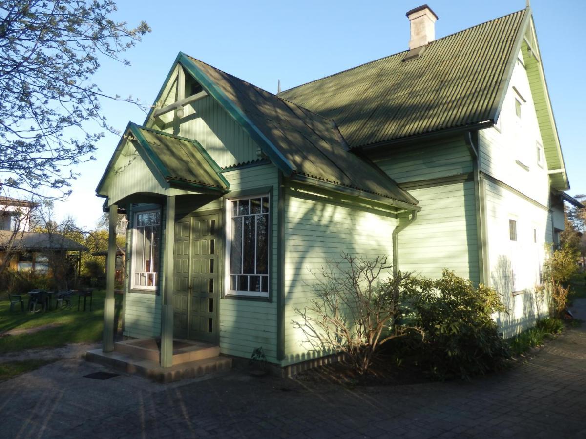 House, Garden & Sauna. Free Parking. Train Stop-200 M. Sea-1 Km. Jurmala Ngoại thất bức ảnh