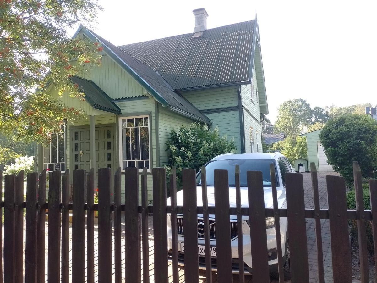 House, Garden & Sauna. Free Parking. Train Stop-200 M. Sea-1 Km. Jurmala Ngoại thất bức ảnh